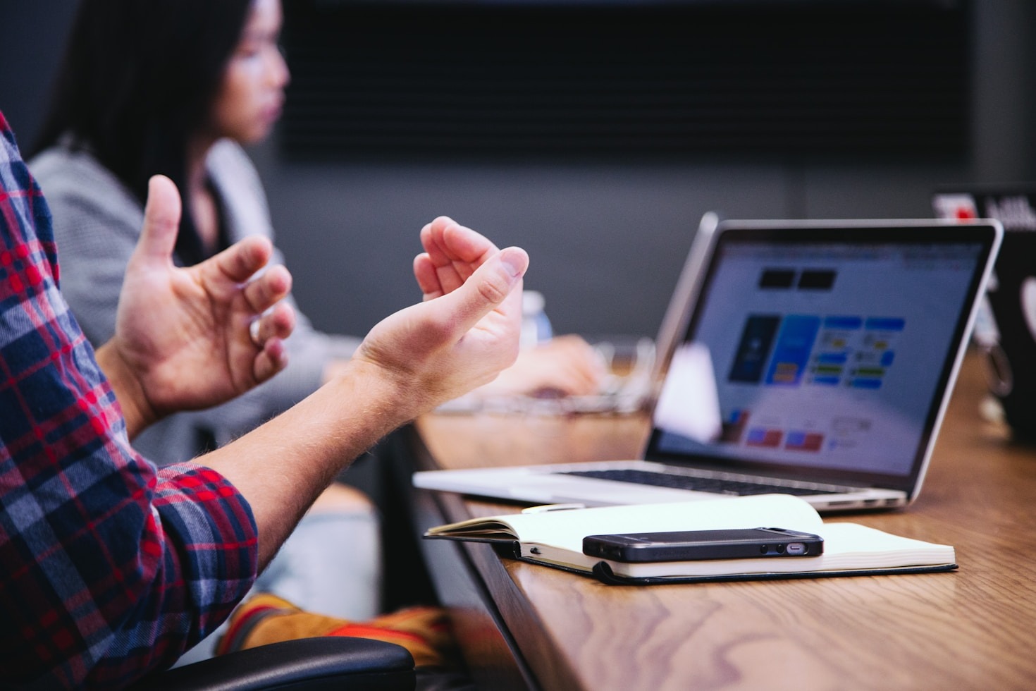 Como equilibrar competências técnicas e humanas na gestão